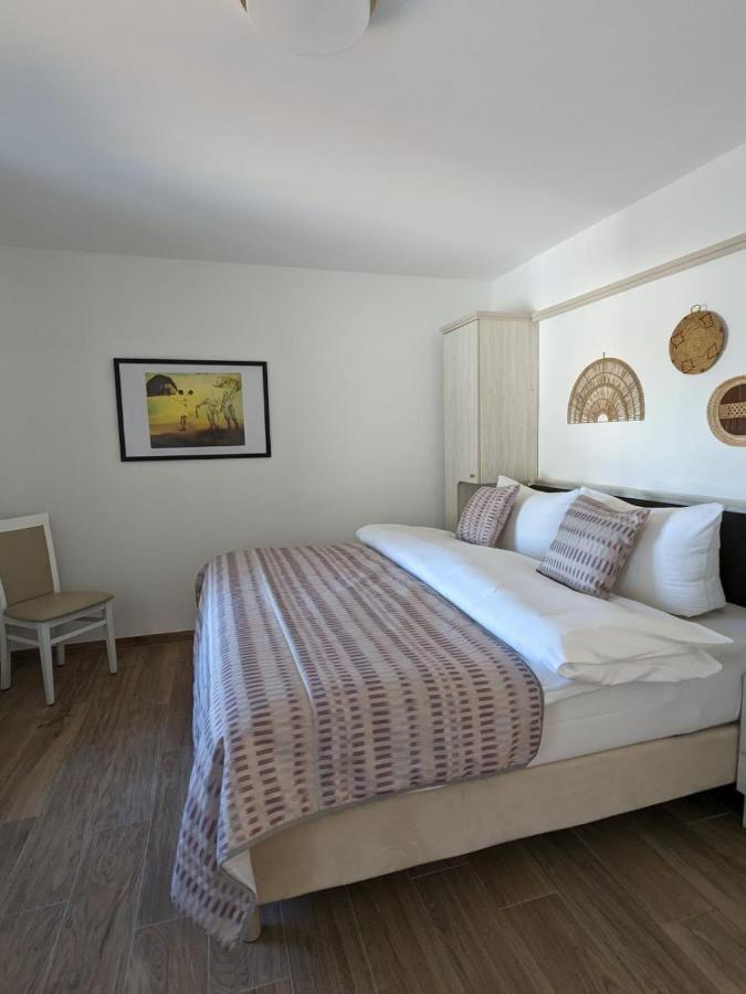 Hotel Haus Moenchgut Thiessow Bagian luar foto