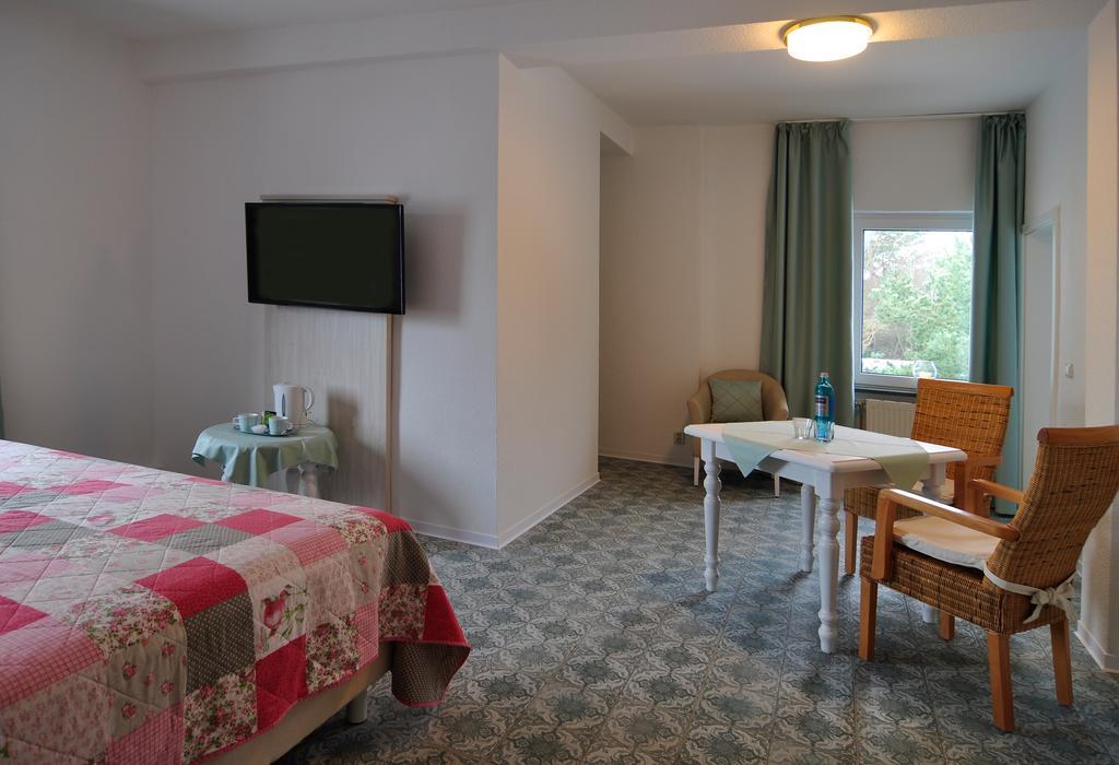 Hotel Haus Moenchgut Thiessow Bagian luar foto