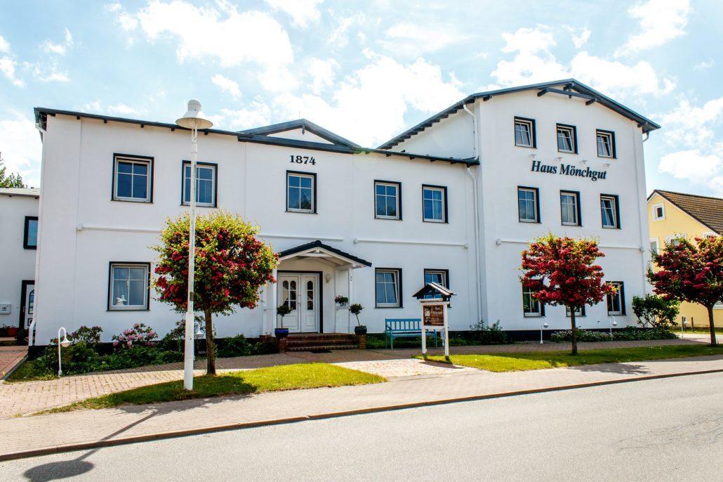 Hotel Haus Moenchgut Thiessow Bagian luar foto
